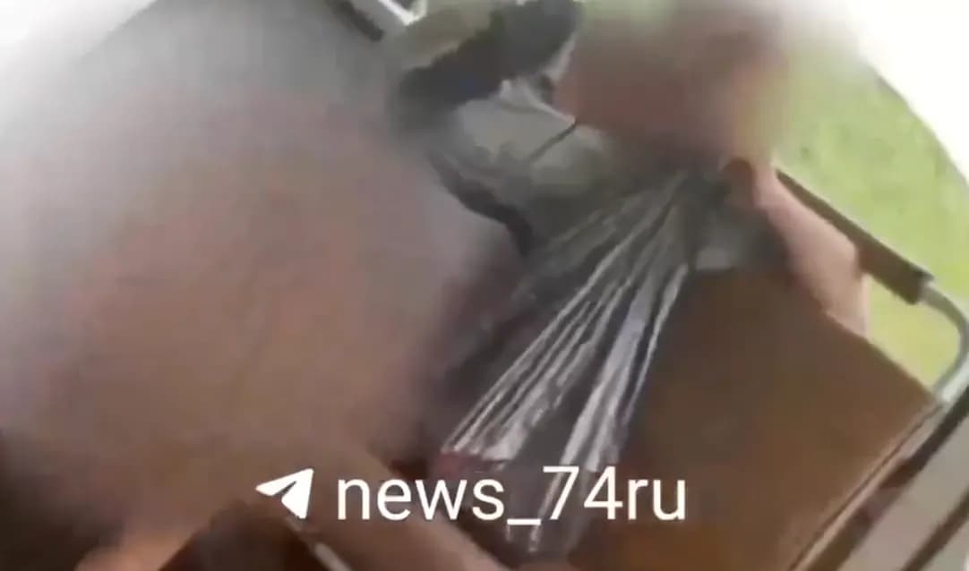 Видео: В Челябинске пассажирку автобуса напугал извращенец