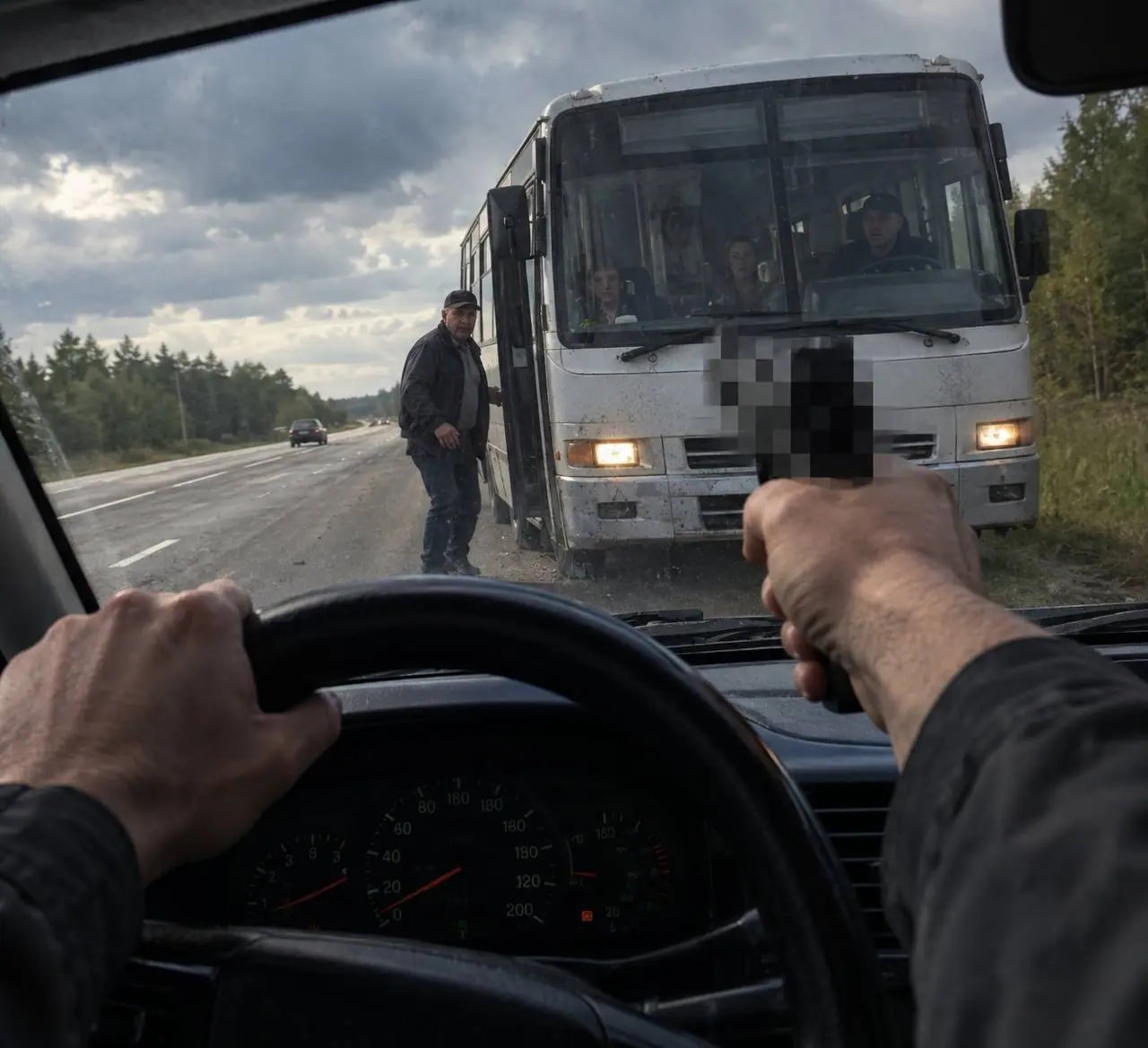 Житель Челябинской области выстрелил из револьвера в пассажира микроавтобуса