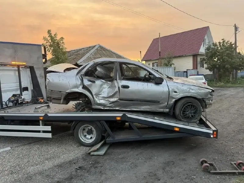 Пьяный водитель на Nissan врезался в дом в Троицком районе