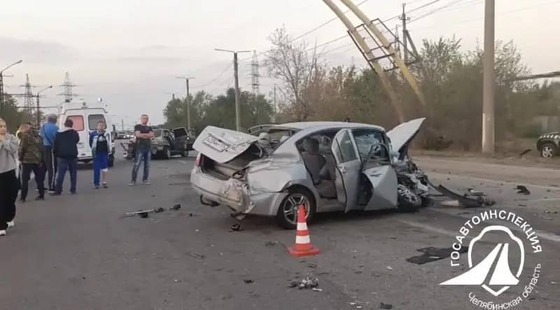 В Магнитогорске столкнулись шесть авто, погиб один человек